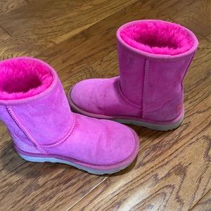 New youth pink uggs
